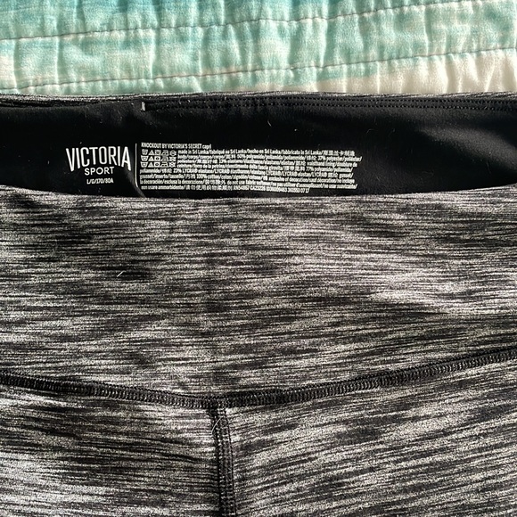 Knockout by Victoria Secret workout Capri leggings size Large - Picture 2 of 5